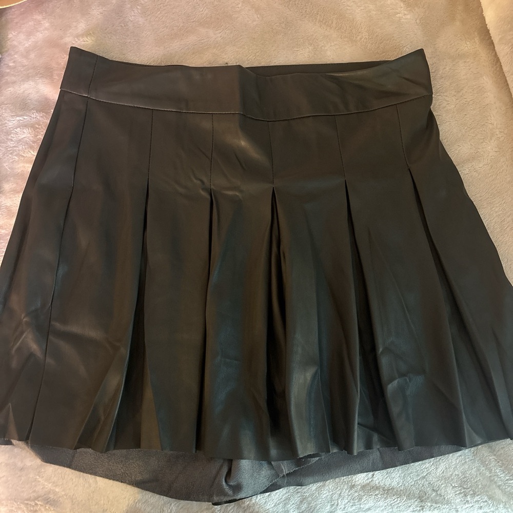 Black Pleated Women's Skirt
